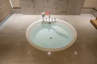 Hezhizhou Hot Spring Hotel (Fuzhou Station Xiushan Metro Station Branch) - Hot Springs