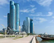 Swissôtel Corniche Park Towers Doha - สระว่ายน้ำแบบอินฟินิตี้