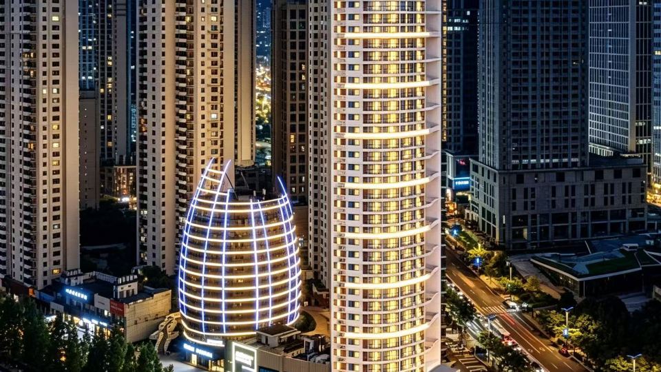 Qingdao Central Business District Shandong Road Atour Hotel