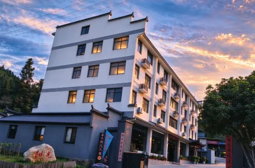 Sunshine Car · Travel original ecological small home hostel - Gym