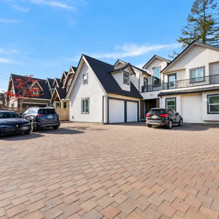 Surrey City Centre Ensuite near SkyTrain