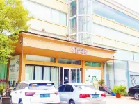 Huayi Hotel (Linyi Baoli Fortune Plaza) Hotels in Linyi