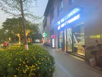 Tuantuan·TT e-sports hotel (Kunming High-tech City College) Hotels near Lingshanshengjing