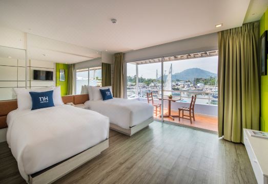 1. NH 보트 라군..