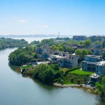 Floral Lux Hotel · Yunshuiqi Hotel (Lushan Xihai Branch)