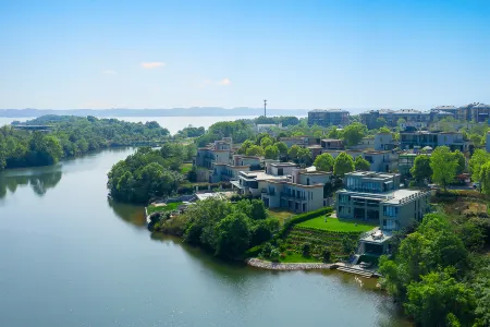 Floral Lux Hotel · Yunshuiqi Hotel (Lushan Xihai Branch)