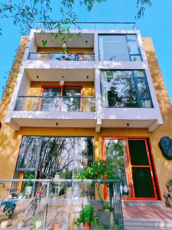 Fusheng Banri Guesthouse (Guilin Biyange) Отели рядом с достопримечательностью «Crown Cave»