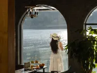 On the side of clear water, sunrise on the sea, waterfront and sea view vacation accommodation Hotels near Shuanglang