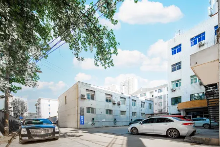 Shangpin Yijia Hotel (Xi'an Weiqunan Subway Station Branch) Отели рядом с достопримечательностью «Hailian Temple»