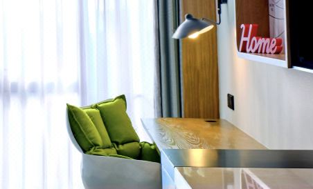Holiday Inn Guangzhou South Lake - Housity