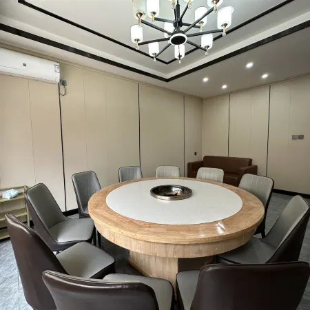 Mangkang Rumei Jiangshang Yueyan Hotel