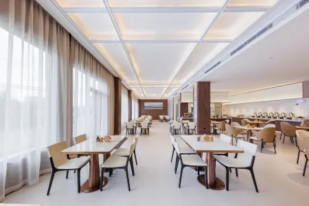 Atour X Hotel Guangzhou Baiyun International Airport Renhe Metro Station Отели рядом с достопримечательностью «Guangdong Polytechnic Normal University (Baiyun Campus)»