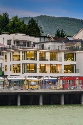 吾壹·180°湖景山奢度假美墅（雲上草原·熊貓探險樂園店） 五鶴村附近的飯店