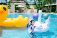 Maneechan Resort - Pool