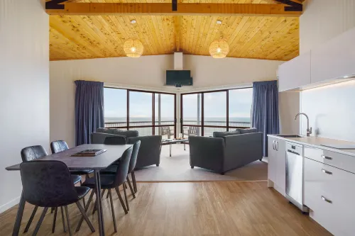 Castaways Resort Hotels in Port Waikato