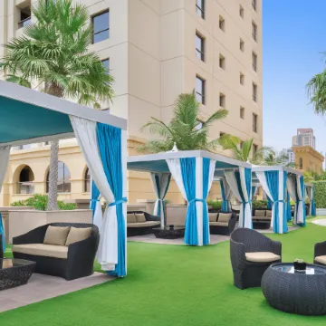 Mövenpick Hotel Jumeirah Beach Отели рядом с достопримечательностью «Кинотеатр Roxy JBR»