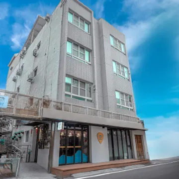 Light Hostel Chiayi Hotels near Arch of Chiayi Martyrs' Shrine
