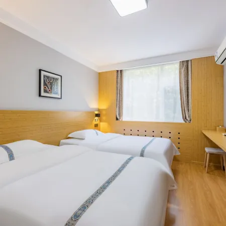 Home Inn Baiyun Hotel (Shijiazhuang Gaochun Fengzhong Road)