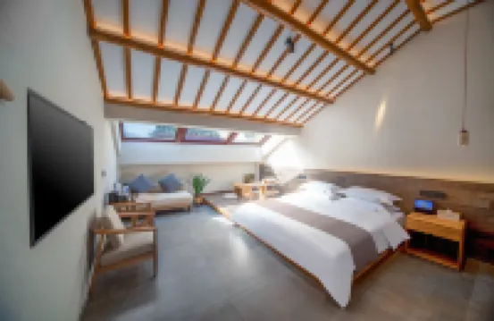 Phoenix Dayin Qianfu Homestay (Gucheng Branch)