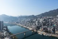 Bailuzhou International Hotel - Bergblick