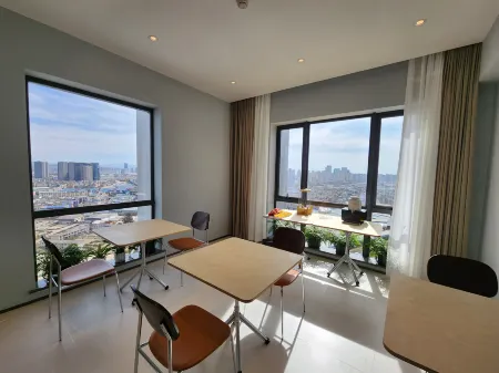 TiAmo City Hotel TiAmo (Kunming Zhongjiao Jindi Central Park) Отели рядом с достопримечательностью «Kunming University (West to Kunming Soil and Fertilizer Workstation)»