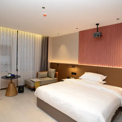 Carlton Movie Hotel Hotels near Longjin Covered Bridge