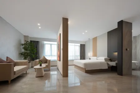 Grand Hotel Regency Отели рядом с достопримечательностью «Langxian Cavity»