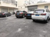 Wuwei E-sports Sunshine Holiday Hotel - parking