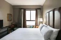 Hotel Bijou Hotels near Airbnb office