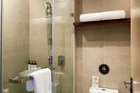 Homeinn Plus Hotel (Suzhou Railway Station Sujin Subway Station)