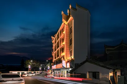 Norman Light Luxury Hotel