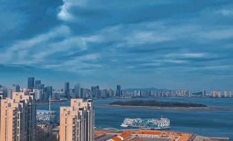 Qingdao Shangpin Liwan Apartment (Wuyue Plaza Surging Island Store)