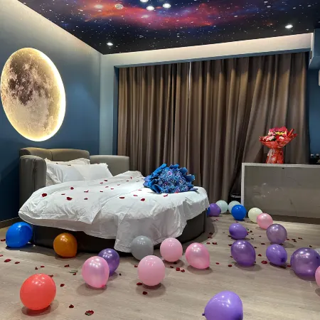 Linxia Weiai Theme Hotel