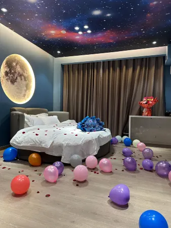 Linxia Weiai Theme Hotel