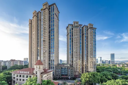 Ramada Plaza by Wyndham Fuzhou South Отели рядом с достопримечательностью «Xichan Temple»