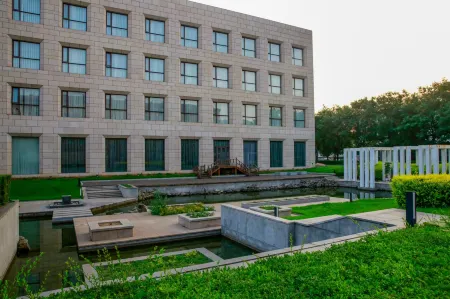 Lingyuan Linggang Hotel Отели в г. Линюань