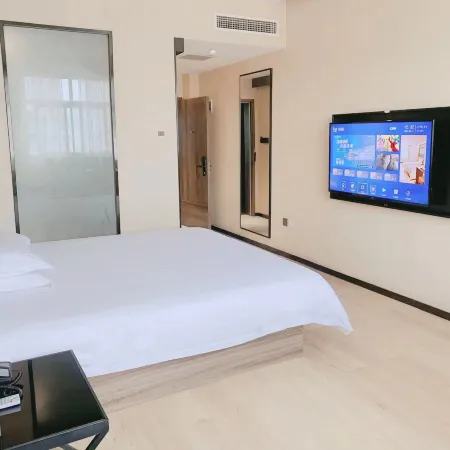 IU Hotel (Sanmenxia Lushi Coach Station Store)