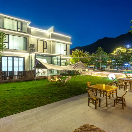 Floral Hotel·Moon Bay Yunyinli B&B in Jingxian County