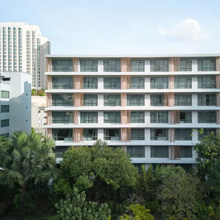 Livable Hotel Bangkok Отели рядом с достопримечательностью «Сиам»