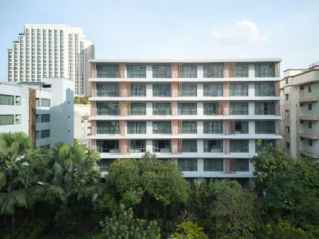 Livable Hotel Bangkok Отели рядом с достопримечательностью «Insi Chantharasathit Stadium»