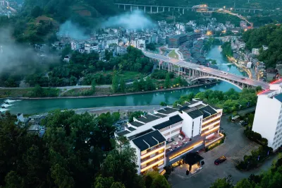 YANYU ·YUNXI｜Riverside Jiang Scene Aesthetic Resort Hotel (Xiangxi Fenghuang Tuojiang Store)