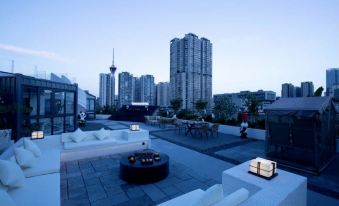 Chengdu Cloud Hotel (Hongxing Bridge Metro Station Branch)