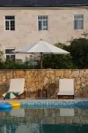 Huajian Homestay - Pools