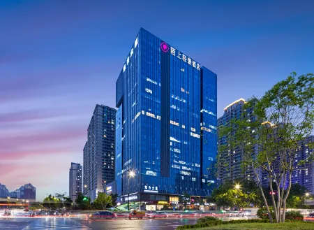 Moshangqingshe Hotel(Zhengzhou Erqi Wanda Plaza and Hanghai Road) Отели рядом с достопримечательностью «University for Science & Technology Zhengzhou»
