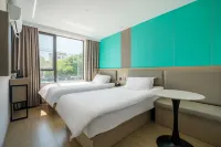 CityWalk Xiangzhu Hotel (Hongqiao Airport Songhong Road Subway Station) Hotels near Xinjing Park