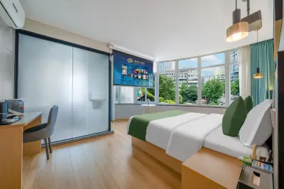 Chengdu Bimanting Hotel (Baiguolin Metro Station, Broad and Narrow Alley) Hotels near Baiguolin Station