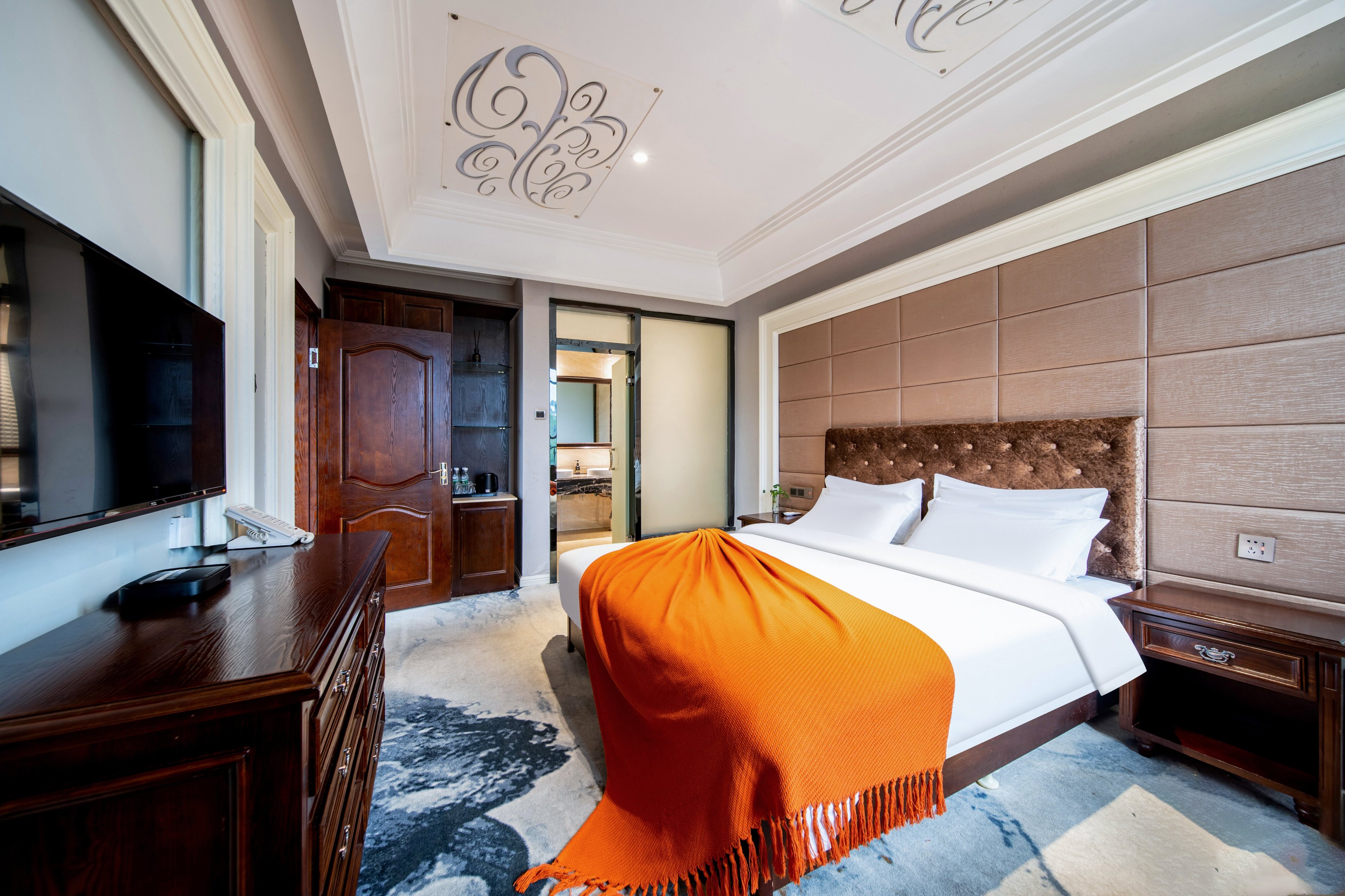 Urumqi Baihui Business Hotel Over view