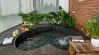 Floral Hotel Yishuli Hot Spring Отели в г. Тенчун