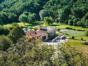 Forcalquier的Domaine Ribiera, 5星級飯店，SPA和高爾夫球場