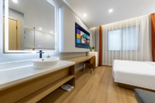 新薈城市酒店（上海靜安寺長壽路地鐵站店）